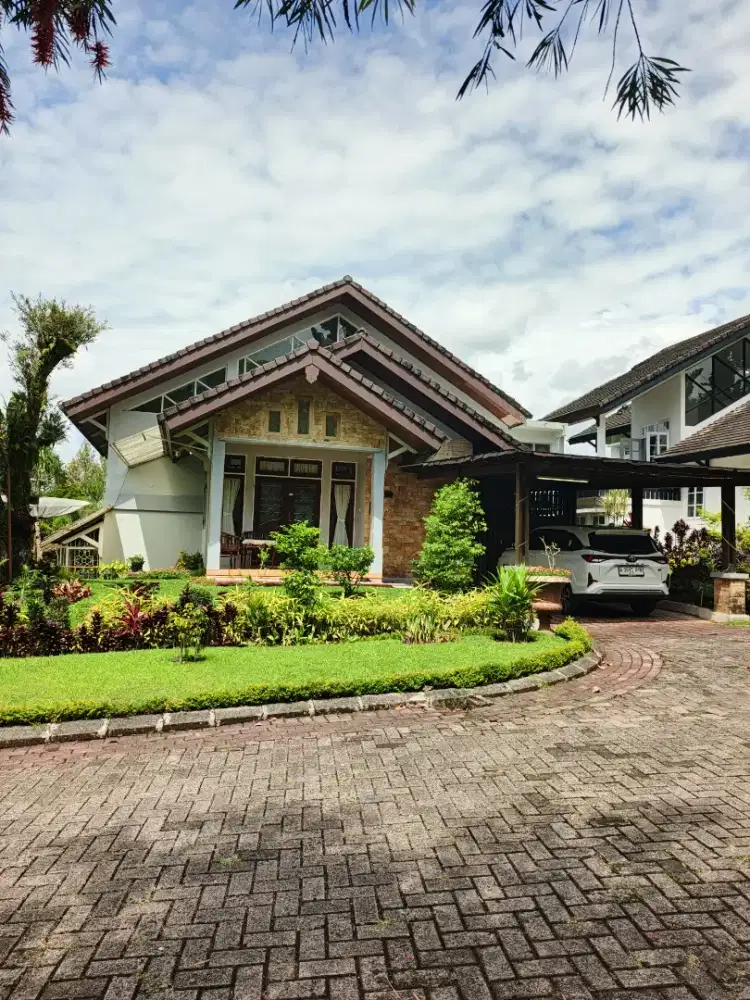 Sewa Villa Al Kindy – Kenyamanan Klasik di Jantung Kota Bunga, Puncak