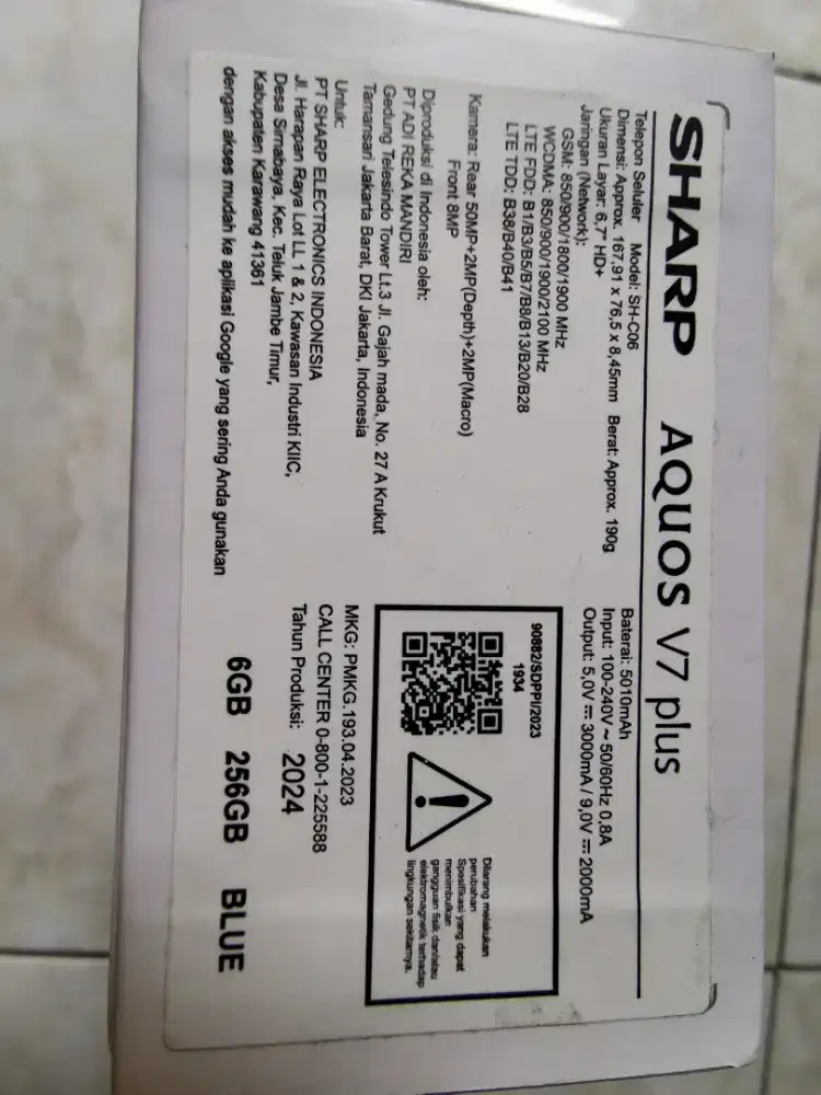 Sharp Aquos V7 Plus warna blue
