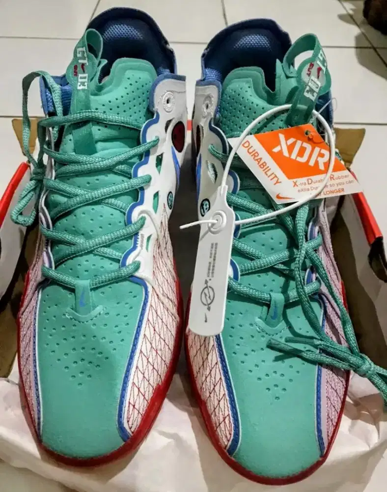 Sepatu basket nike