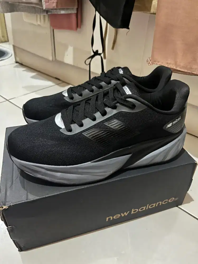 NB Running Black