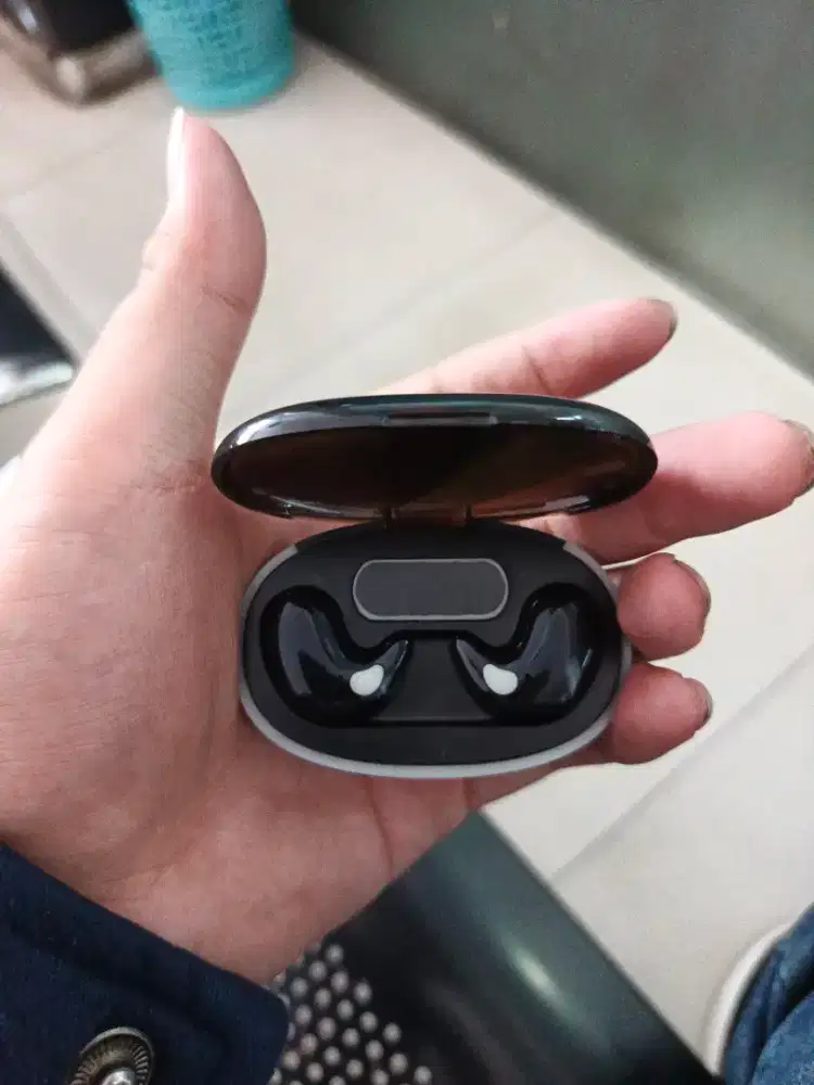 Earbuds Bekas Masih Bagus Baru dipakai sekali