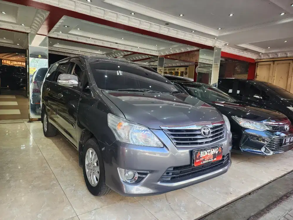 INNOVA E BENSIN AT 2011 KM RENDAH / MODEL THN 2012 [BINTANG MOTOR]