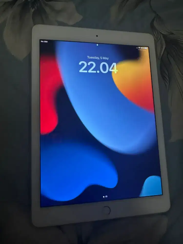 ipad pro 128gb 9.7 inch bisa kartu Indosat/three