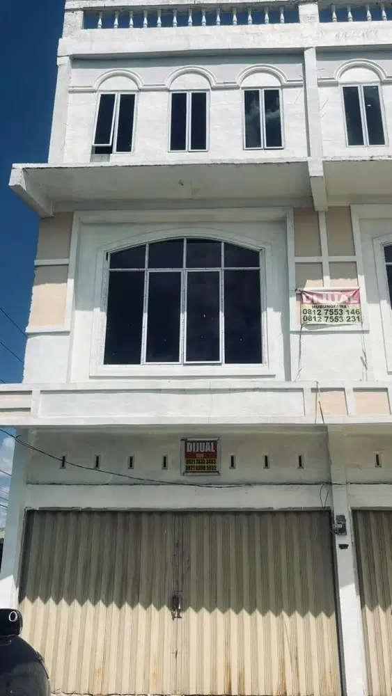 Jual ruko dua setengah lantai