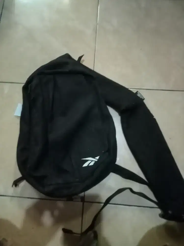 Waist bag Reebok warna hitam
