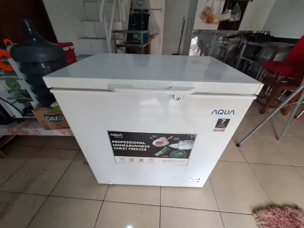 Freezer kapasitas 200 liter