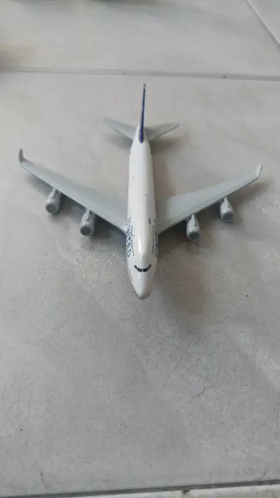 Miniatur pesawat terbang