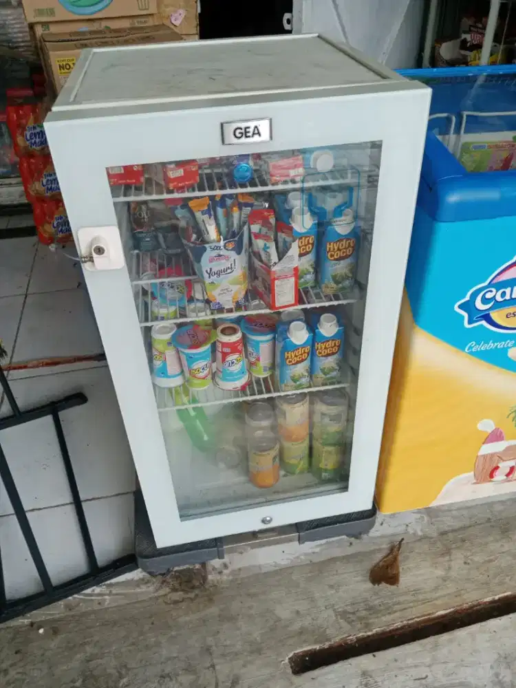 DIJUAL SHOWCASE GEA BEKAS KONDISI BAGUS