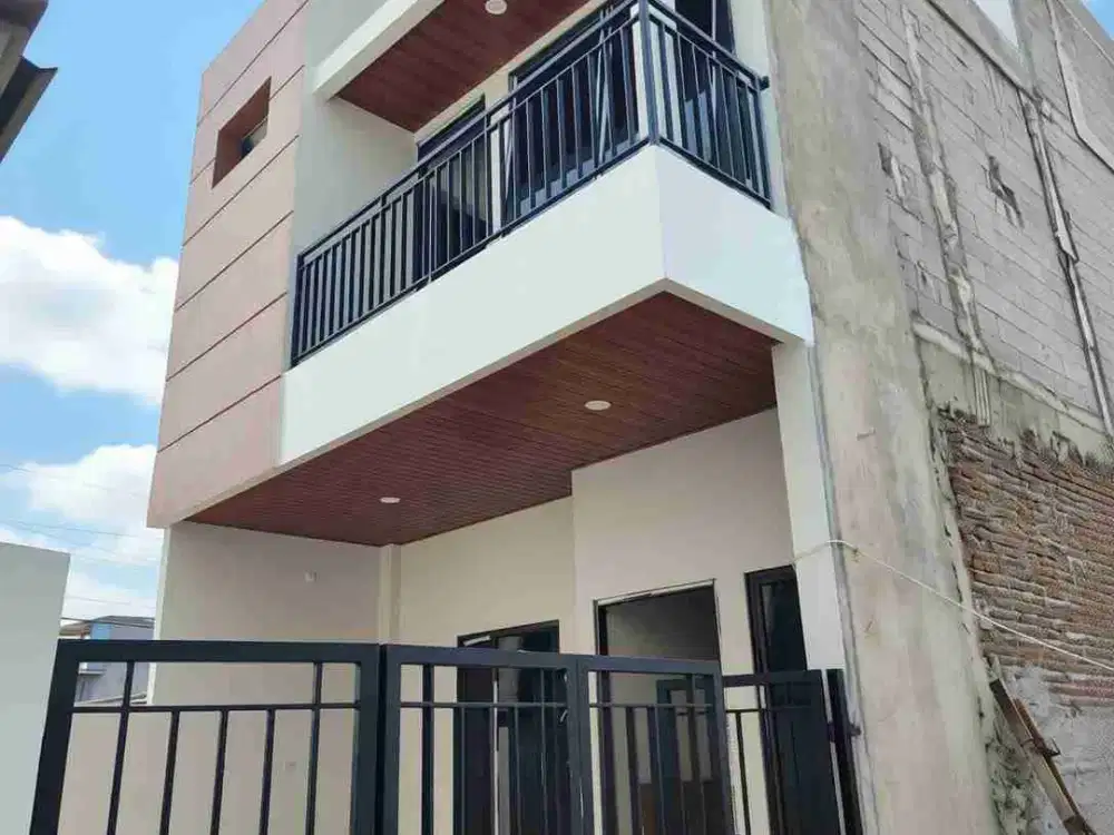 rumah modern minimalis 2,5 lantai di Kalisari Jaktim