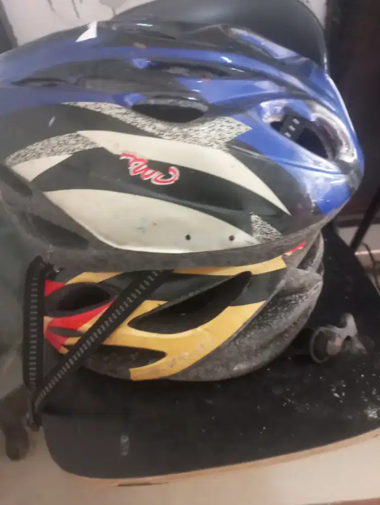 Helm sepeda seken