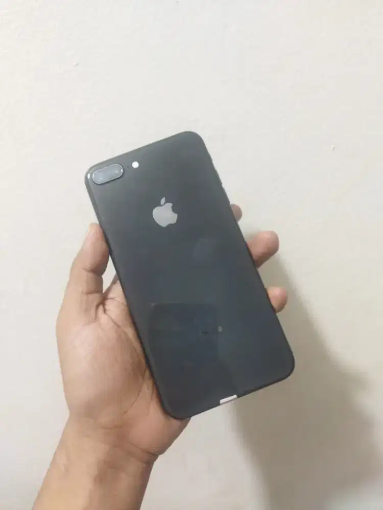 iPhone 8plus  64gb ibox