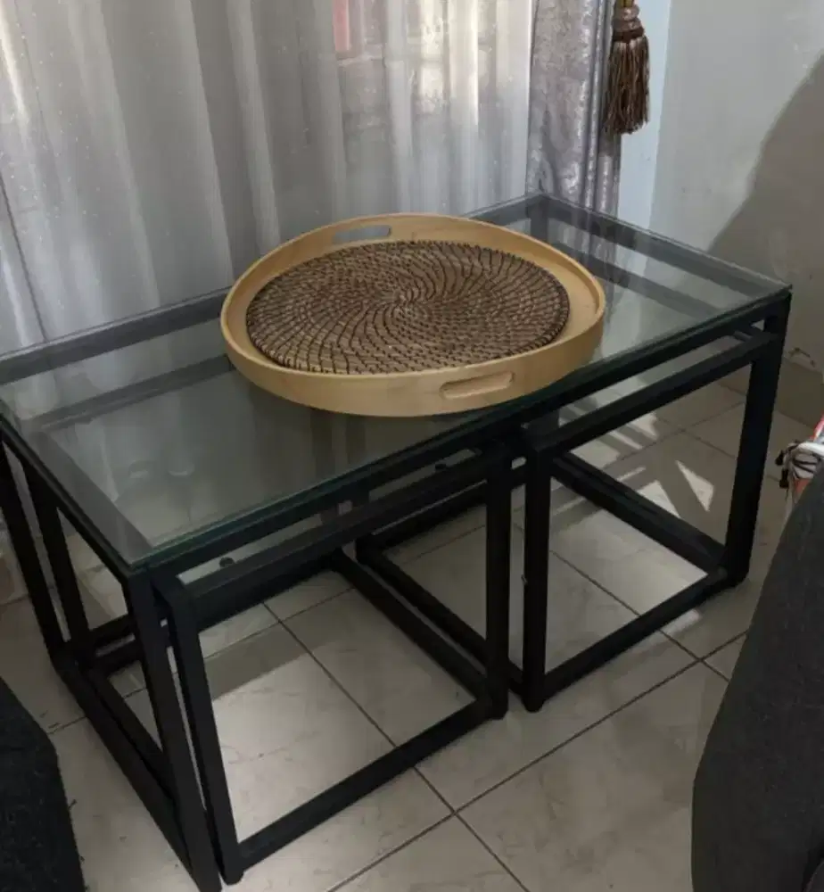 Di jual meja tamu.&lampu