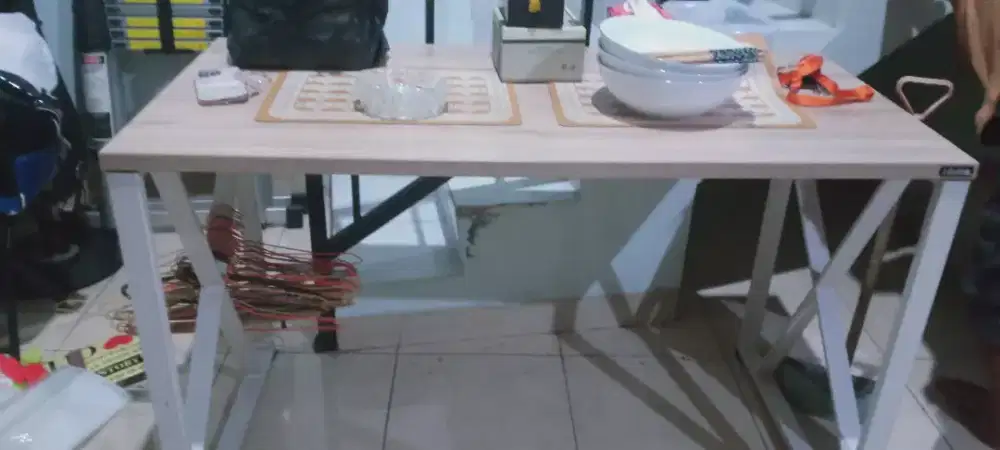 Meja belajar merk informa