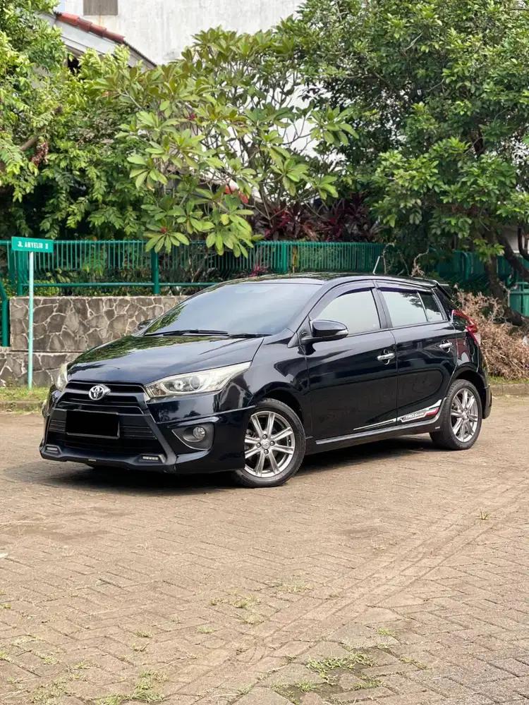 TOYOTA YARIS S TRD SPORTIVO AT 2015, 145JT (NEGO)