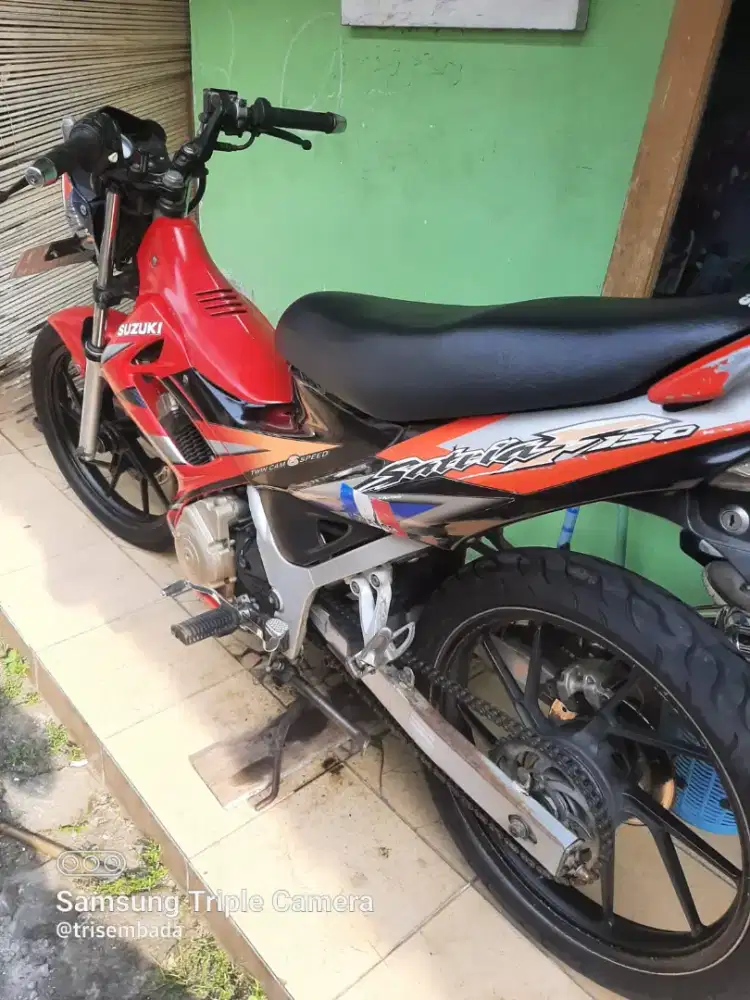 Suzuki FU th 2005 CBU Merah Hitam
