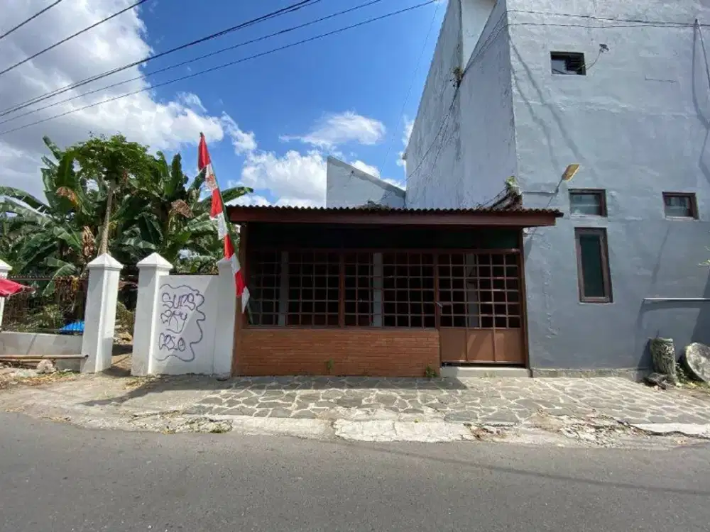 Ruang Usaha Kecil Minimalis di depan AMPLAZ Jalan Adisucipto Jogja