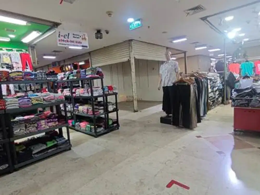 Siap pakai! Area ramai cocok untuk shop fashion accesories dll Nego sampai deal jual cepat kios Usaha di ITC Kuningan Akses langsung ke kawasan bisnis