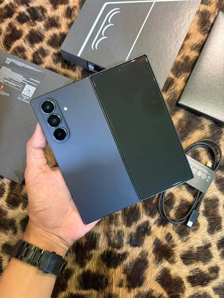Galaxy Z Fold7 12/256GB Resmi (Jet Black)