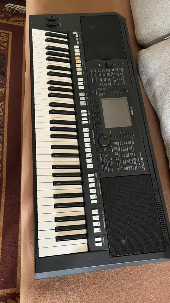 Yamaha PSR - S 750 bekas