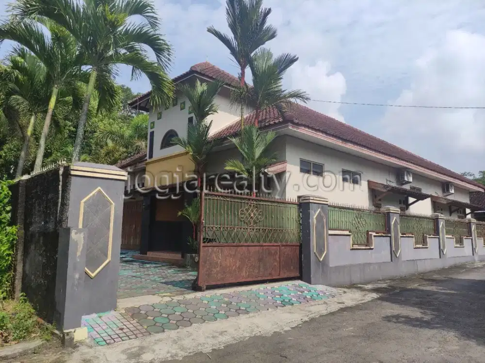 Rumah dengan Halaman Luas di Bimomartani Ngemplak Sleman