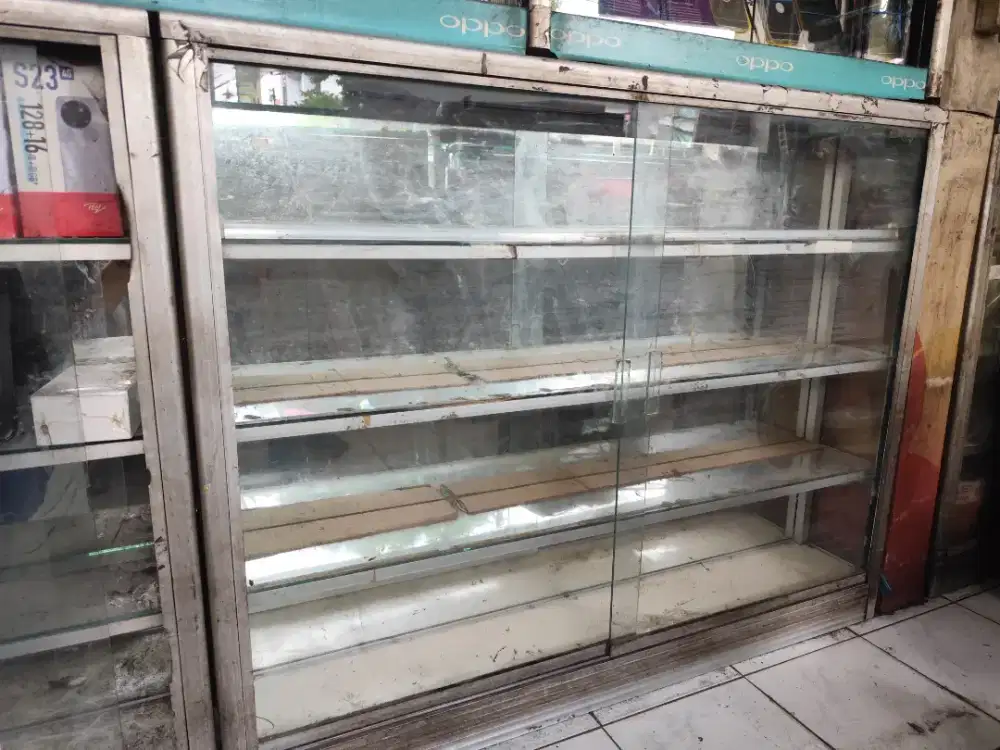 Etalase kaca 4 tingkat ukuran P125 cm T 100cm L20 cm