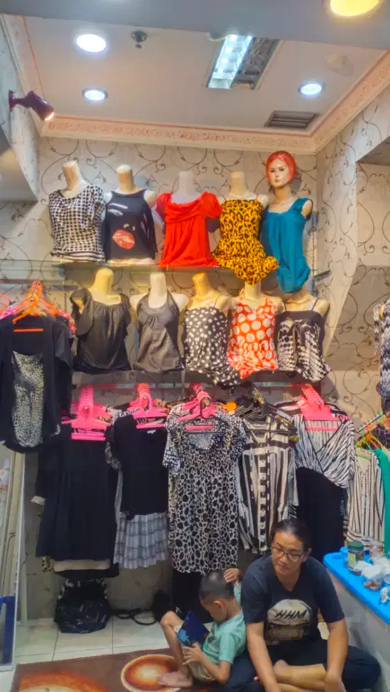 Baju Atasan dan Gaun