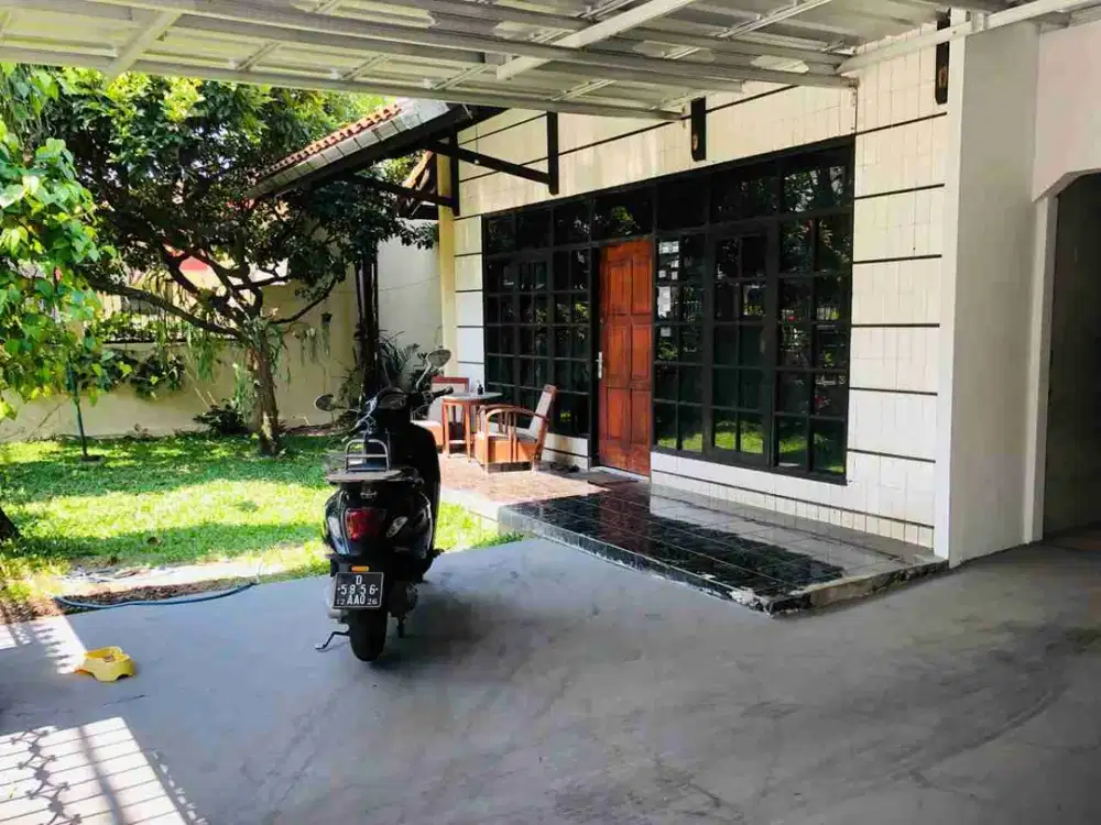 Dijual Rumah Besar Terawat Di Mainroad Sayap BKR Regol
