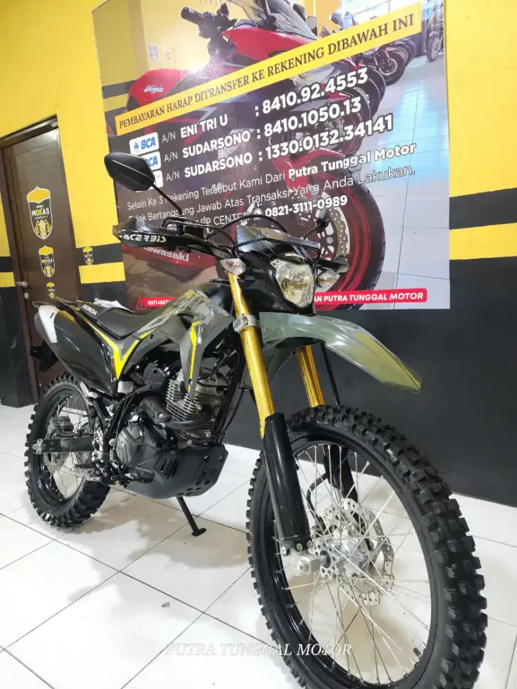 CRF 150 L 2024 exclusive