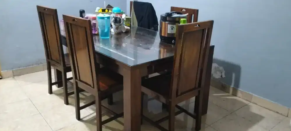 Di jual cepat meja makan jati 6 kursi