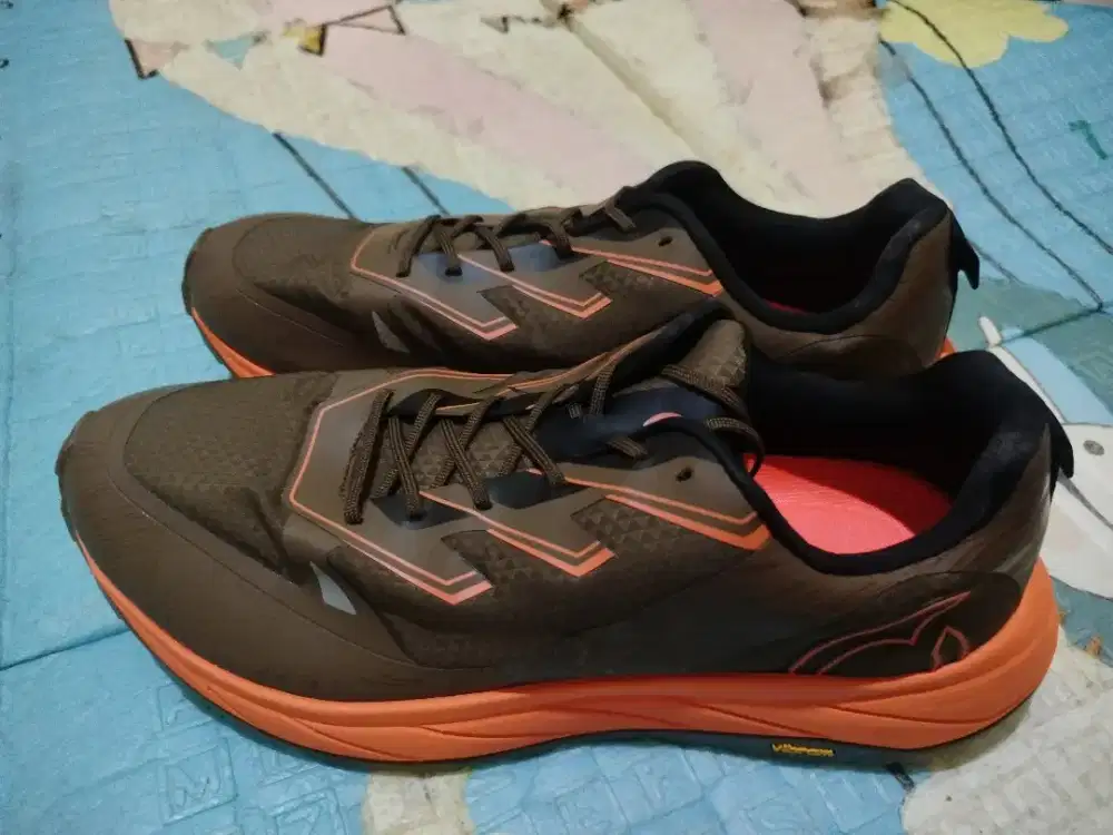 Sepatu second rasa baru