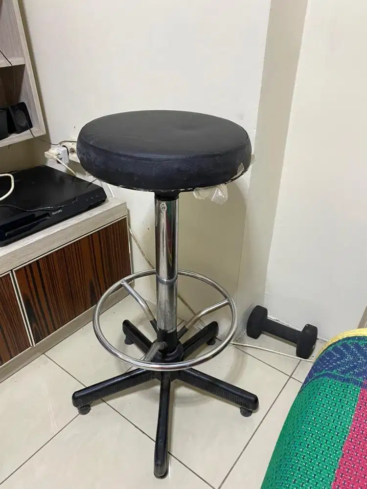 kursi bar hitam tanpa roda (4)