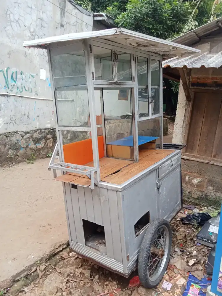 Gerobak dagang ,siap pakai ,minus pemakaian