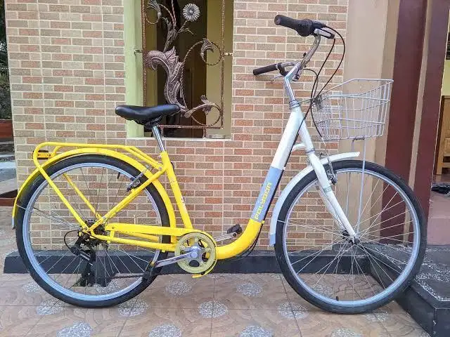 Polygon uk 26 warna kuning