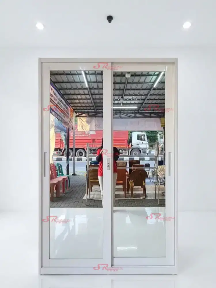 Lemari Besi Panjang 120 2 Kaca Murah Area Jogja (dwi)