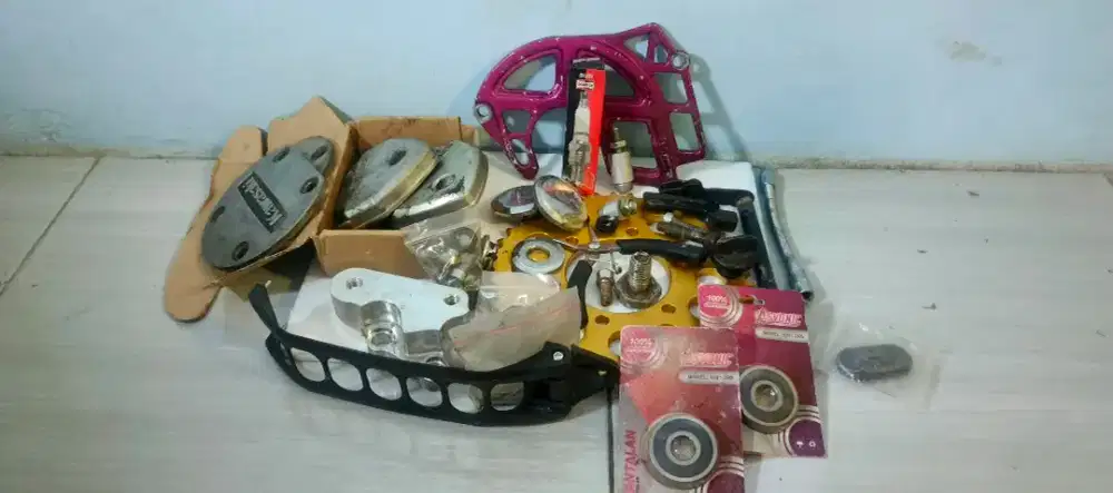 Sparepart Motor Kawasaki dan Kunci-Kunci
