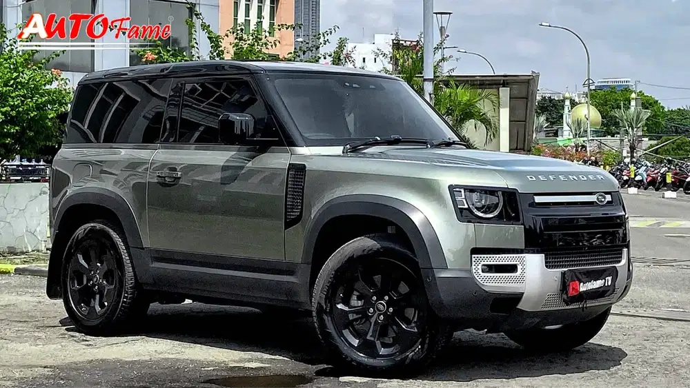 Land Rover Defender 90 P300 SE 2.0L NIK 2021 Pangea Green Metallic On