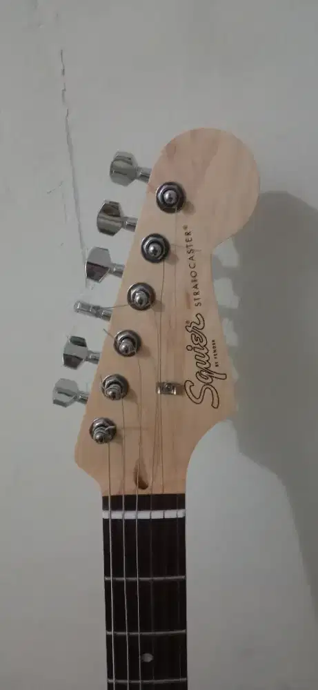gitar elektrik squier debut series