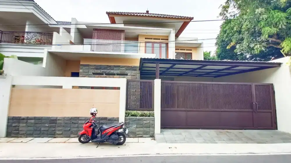 Rumah 2 lantai Sumber dekat manahan Solo