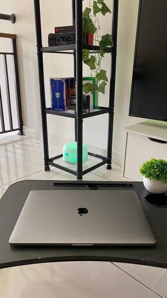 MACBOOK PRO 15 INCH 2017 MULUS KAYA BARU