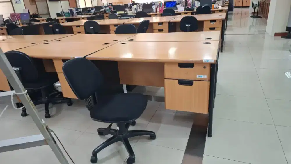 Meja kerja Highpoint