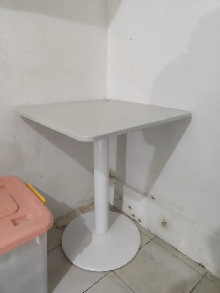 Meja dan Kursi tidak terpakai Kondisi masih OK