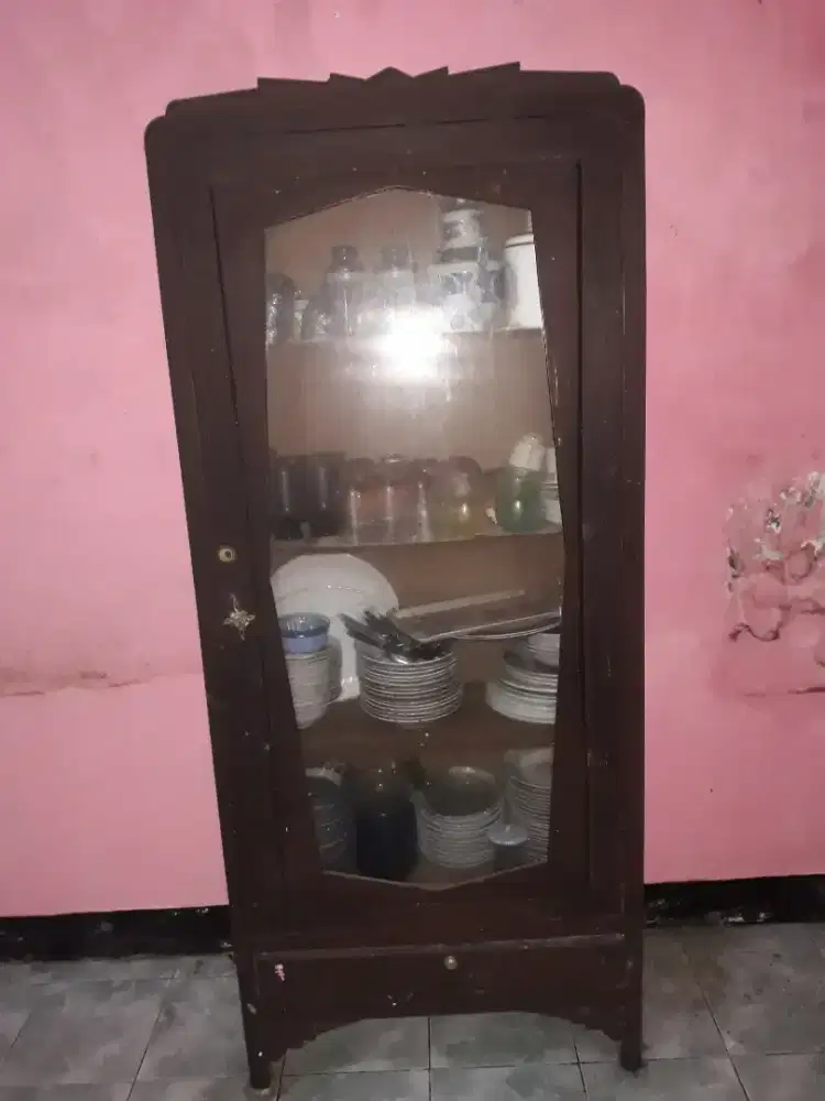 lemari jati hias kuno antik