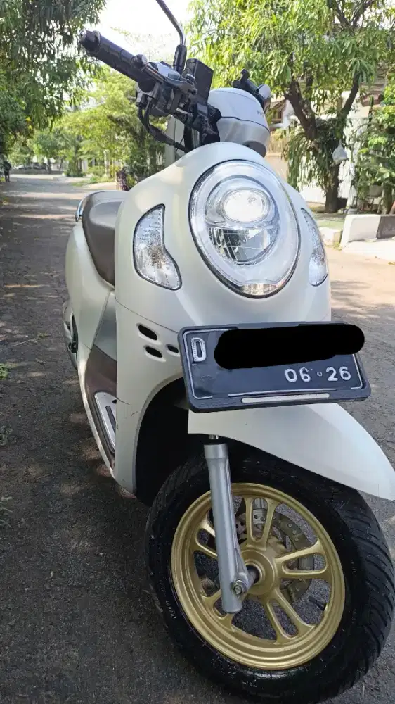 (Nego santai) Motor Scoopy Prestige White second