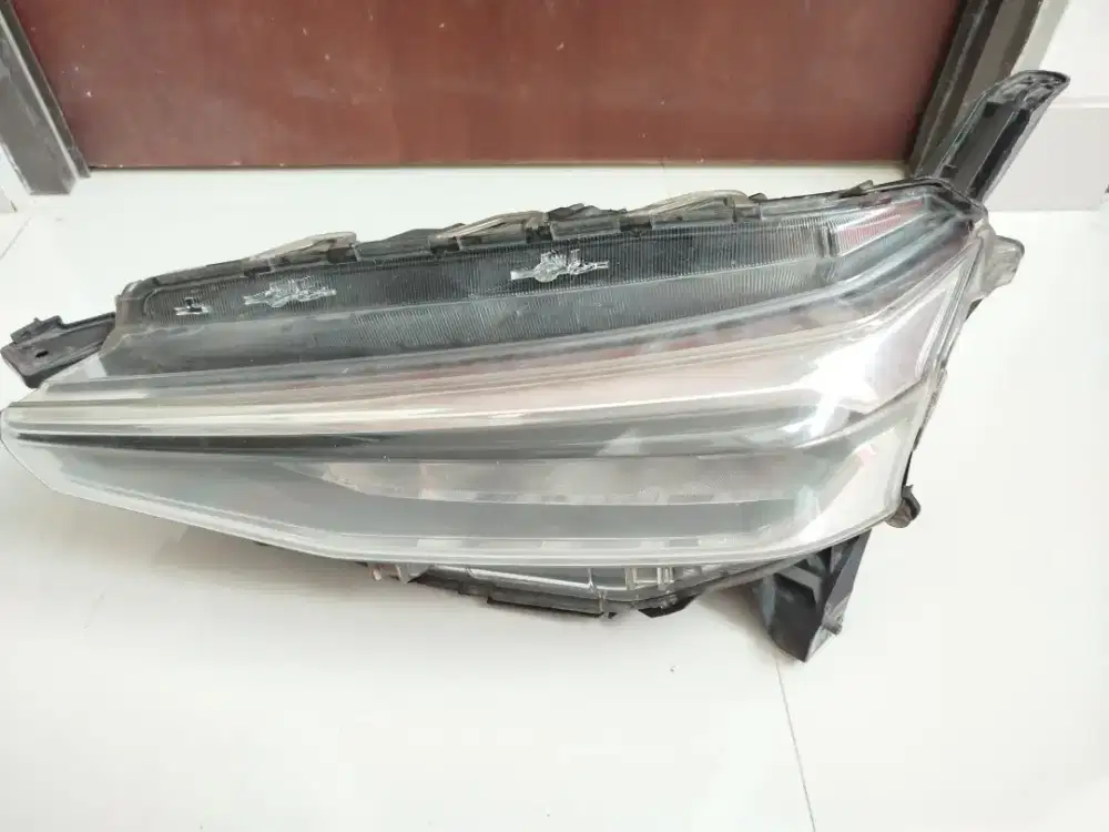 Headlamp bagian kiri Avanza 2022