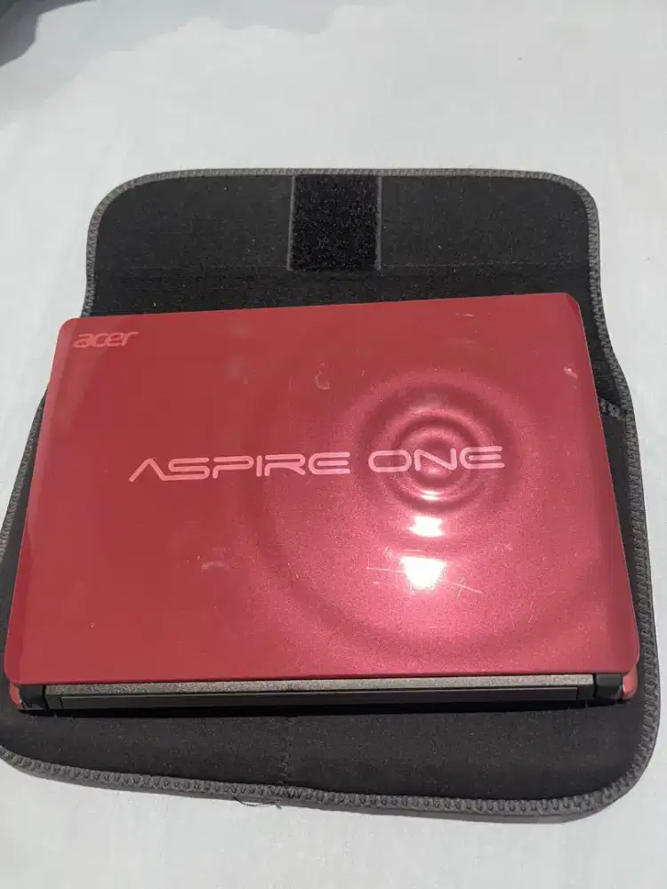 Acer Aspire One Merah Mulus Like New – Lengkap Charger Siap Pakai