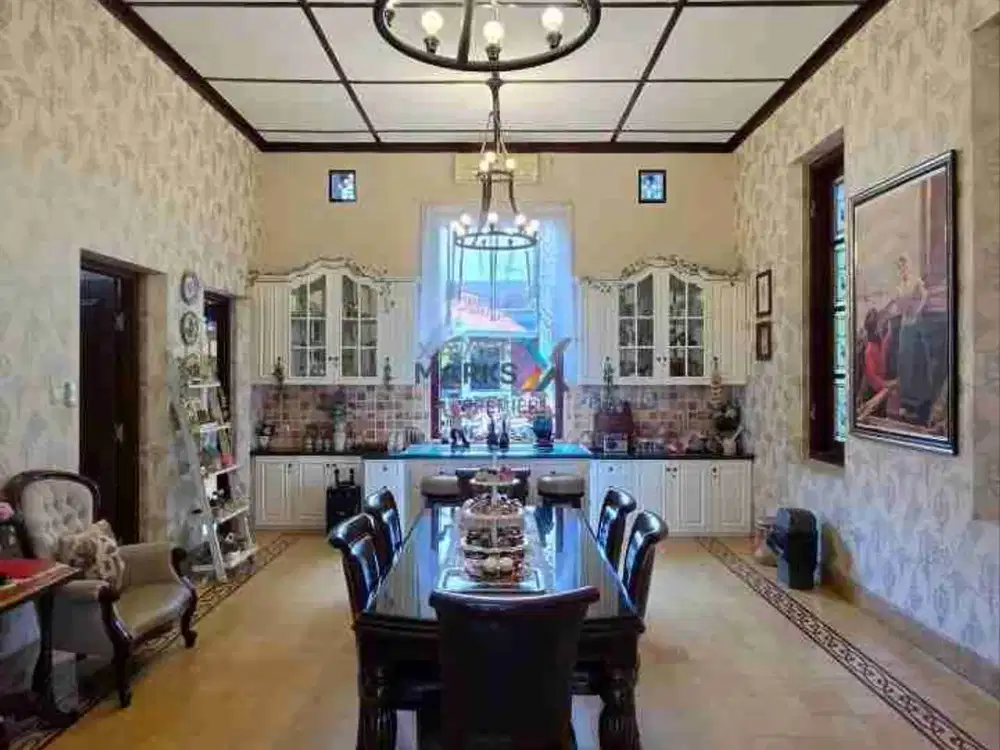 Dijual Rumah Vintage Original Bangunan Kolonial Full Furnish di Area Jaksa Agung Suprapto, Tengah Kota Malang
