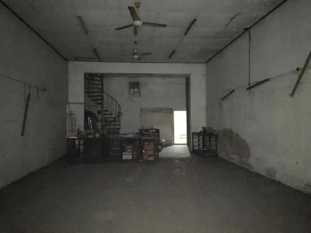 Dijual Toko + Rumah Di Poros Jalan Madiun Dekat Alun-Alun