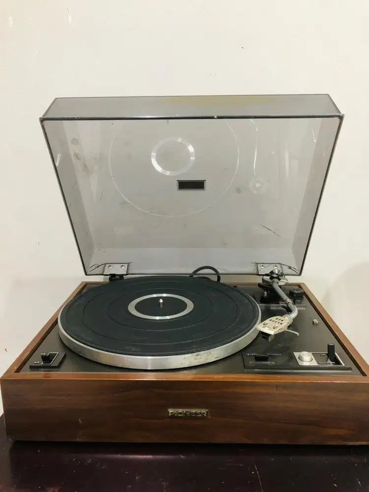 Di jual Turntable / Pemutar piringan hitam Pioneer PL-15R