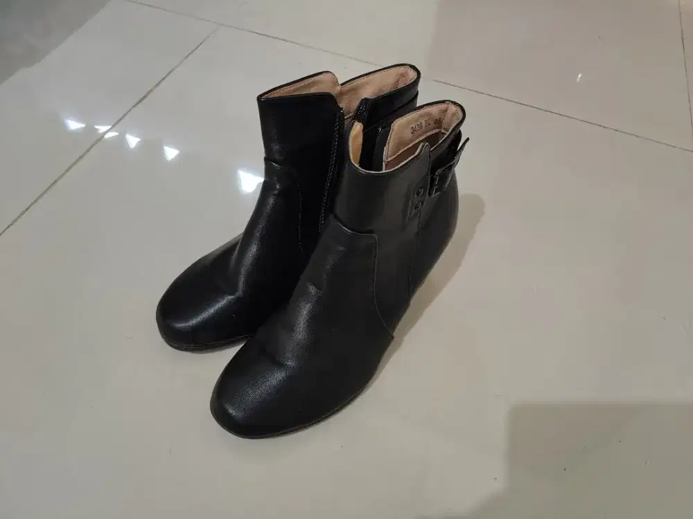 SEPATU BOOTS LAVIOLA