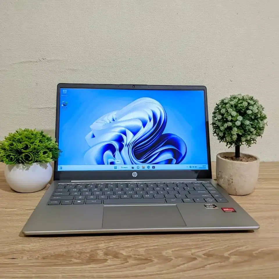 HP 14-EM0333AU AMD Ryzen 3 SSD 512GB Fullset Mulus Siap Pakai